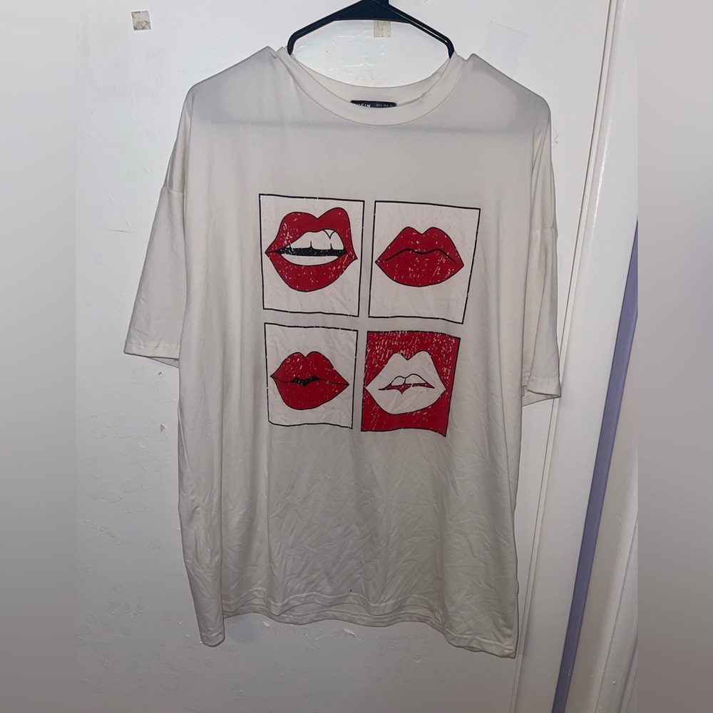 White lips T-shirt